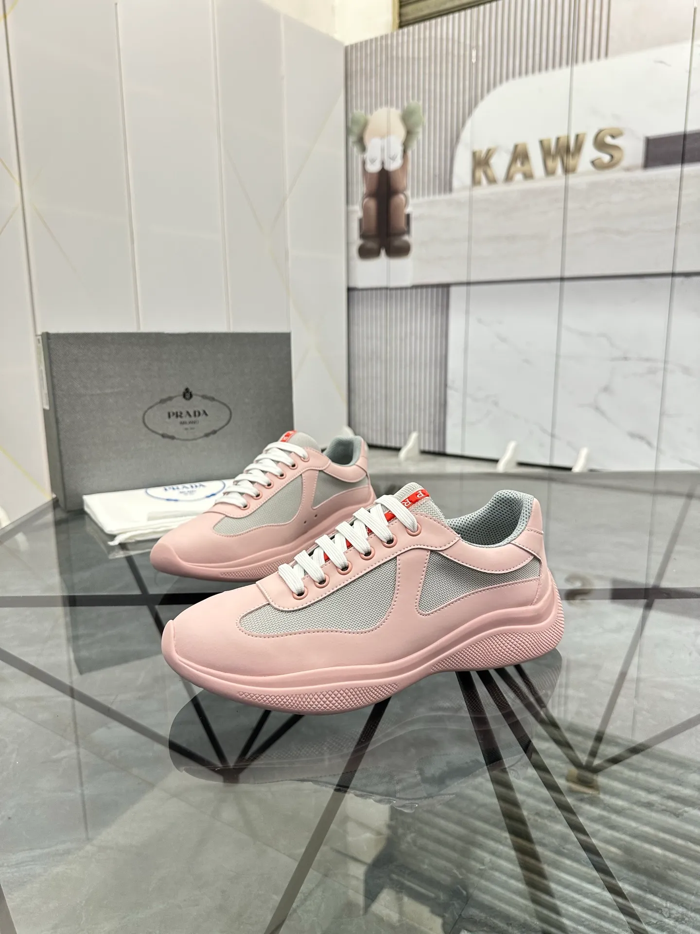 Men's shoes: 💰P360¥ Product trademark: Prada *"Prada*" low-top casual shoes Regular size: 35-47 (can be customized to 48) couple style Product materials: imported silk leather upper, breathable lining, original outsole. Number: 943